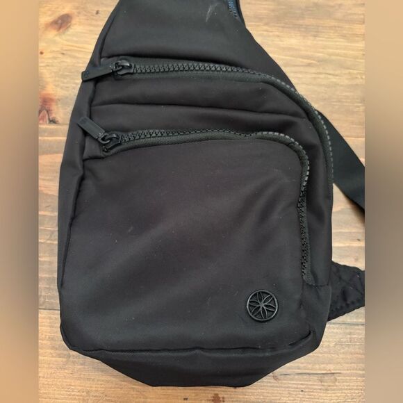 GAIAM FESTIVAL SLING BAG  MINI BACKPACK BLACK  ONE STRAP YOGA GYM TRAVEL UNISEX - Picture 7 of 11